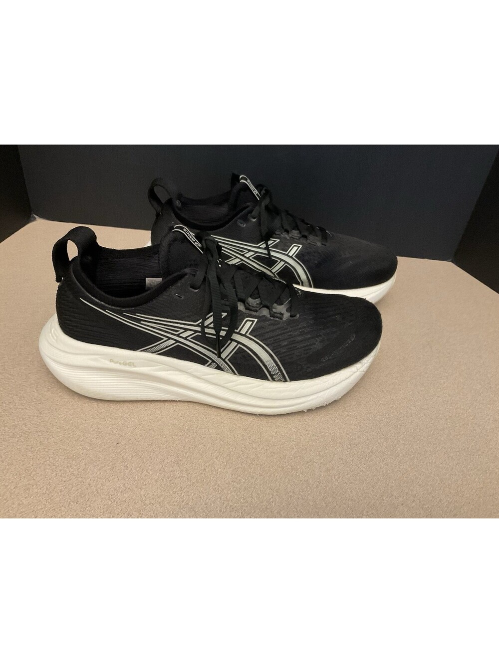 Womens ASICS GEL-NIMBUS 27 Black/White Athletic Running Shoes. Size 9 Wide. Nice